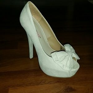 BRAND NEW Peep Toe Nude Pumps
