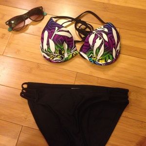 Body glove cross cross back bikini top!