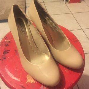 Nude Heels Sz 7W