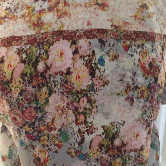 🌺🌼FLOWER PRINT TOP - Picture 2 of 2