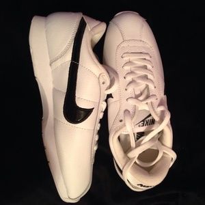 Lightweight White Nike Shoes