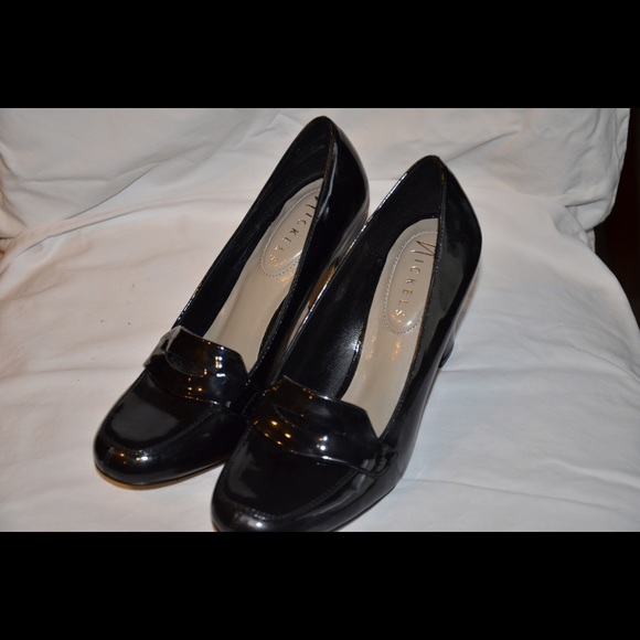 Nickels retro black pumps size 6.