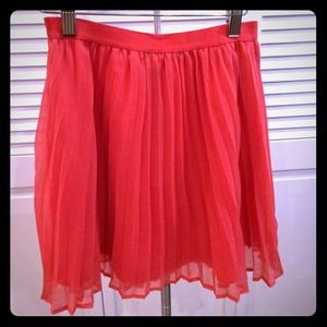 Brand new Gap coral pleated chiffon skirt XXS