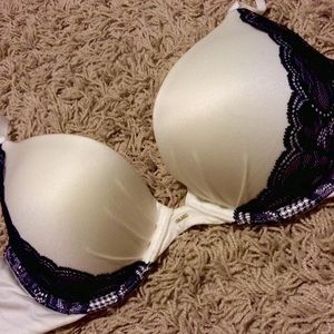 NWOT Victoria's Secret lace Fabulous push up bra