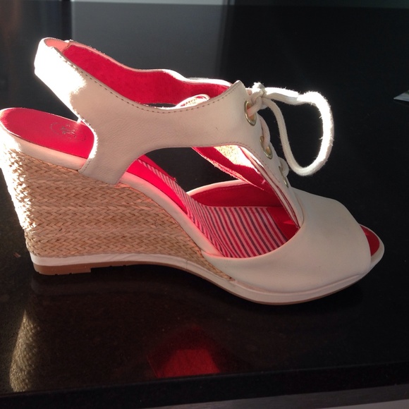Adorable Johnston and Murphy wedges. Never worn! - Picture 2 of 3