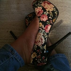 Floral pumps