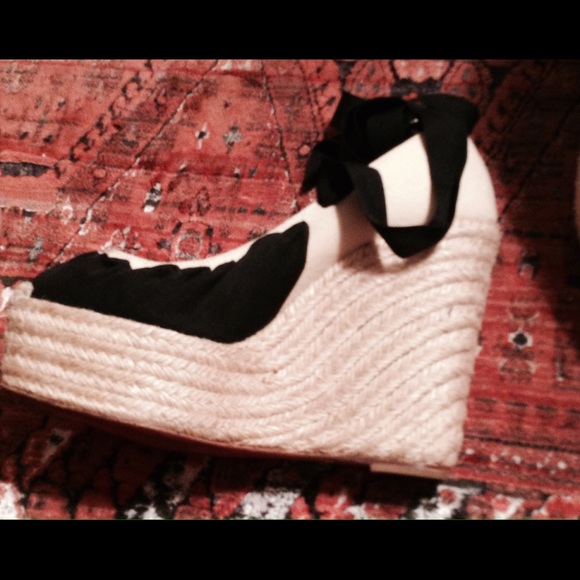 Christian Louboutin Ibiza ! authentic ! (SOLD) - Picture 4 of 4