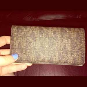 *** more pics MK wallet ***