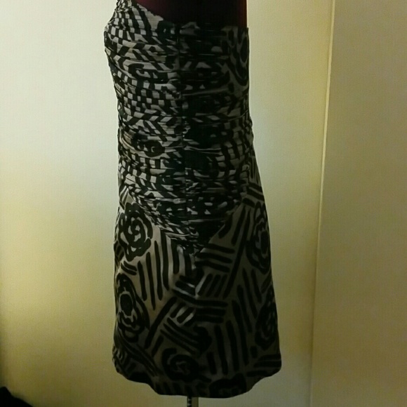 Reduced BCBG strapless dress - Picture 3 of 4