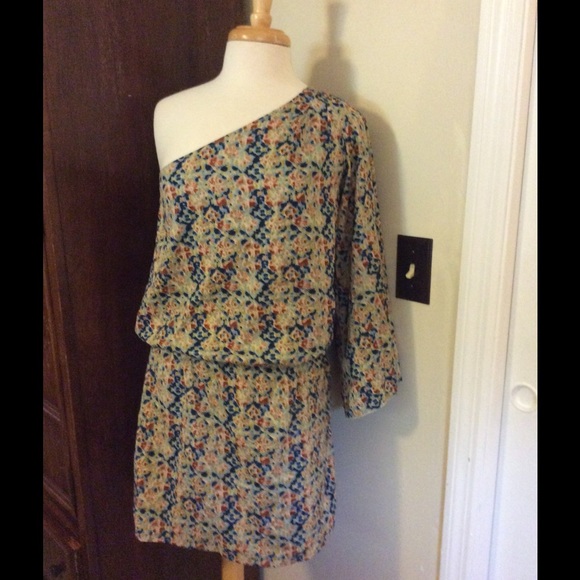 LAST CHANCE Angie multicolored one sleeve dress M