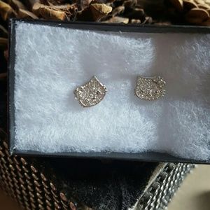 Adorable hello kittie sterling silver stud earring