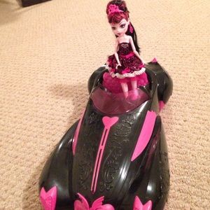 doll and car monster high set