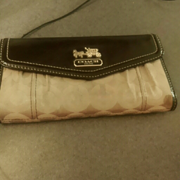 RESERVED for lovetoresell 2 wallet bundle.