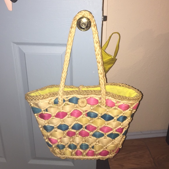 Straw basket tote