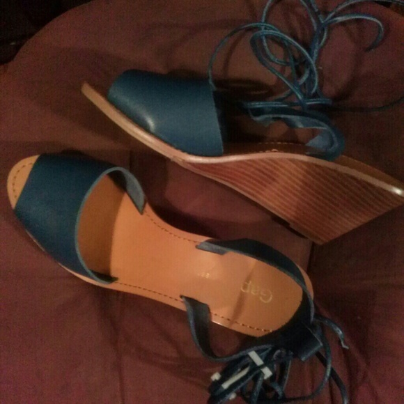 SUMMER BLUE GAP WRAP AROUND WEDGES - Picture 1 of 2