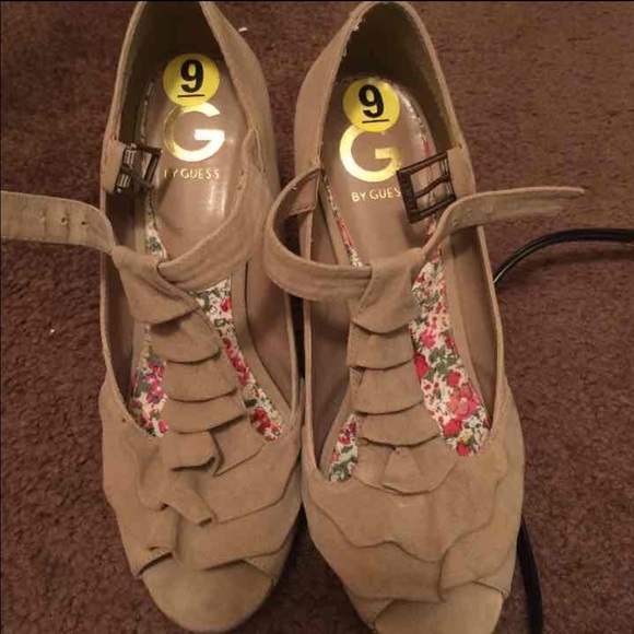 Brand new guess nude heels!