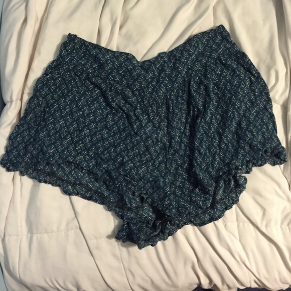 American Eagle Outfitters Pants - Flowy floral shorts