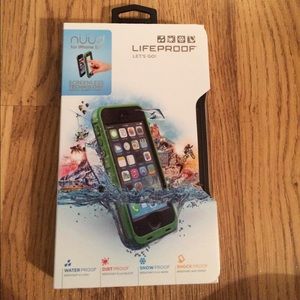 💥🎀FINAL SALE New IPhone 5/5s Lifeproof Case💥🎀