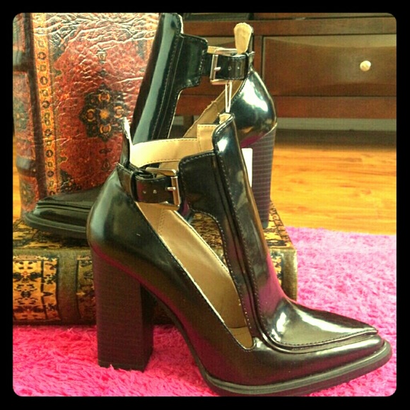 Zara Shoes - Zara cut out booties