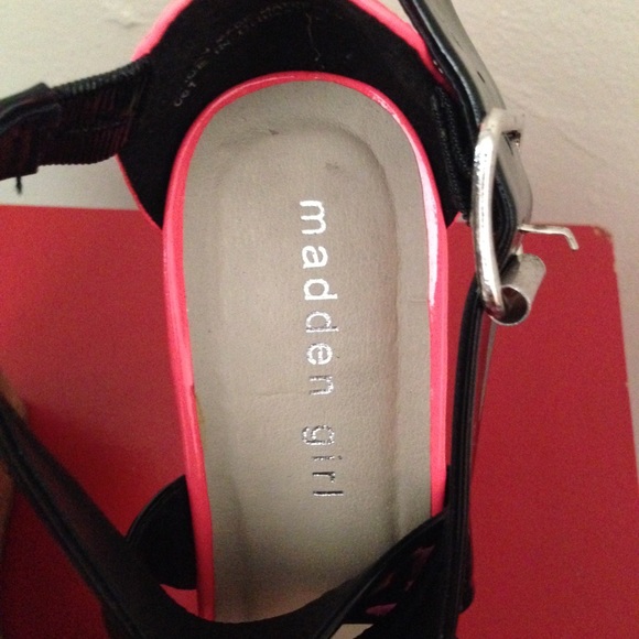 Madden girl wedges - Picture 3 of 4