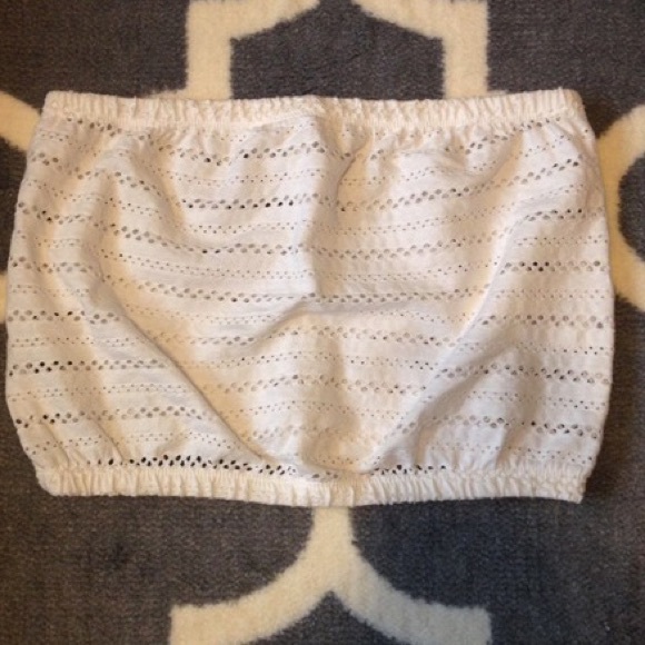 Urban Outfitters crop top 🌸 🆕 - Picture 2 of 3