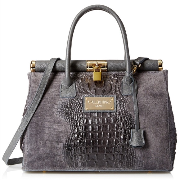 ⛔️⛔️SOLD OUT⛔️⛔️New Authentic VALENTINO Bag