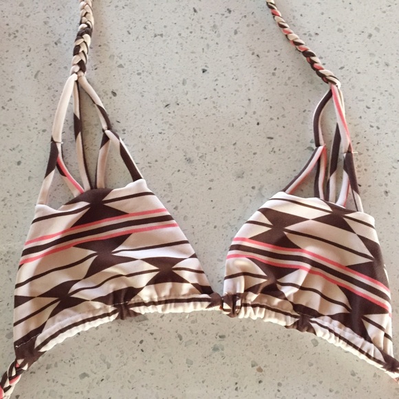 Acacia Tunnels top in Native
