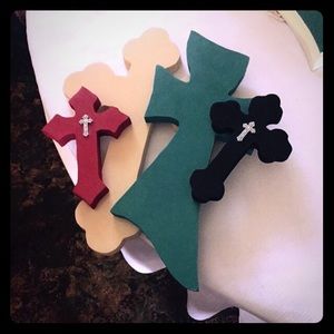 Crosses >home decor<