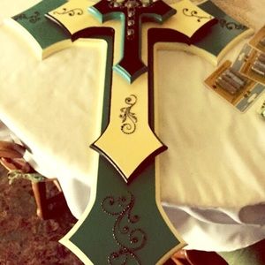 Crosses >home decor<