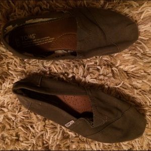 Good condition grey toms