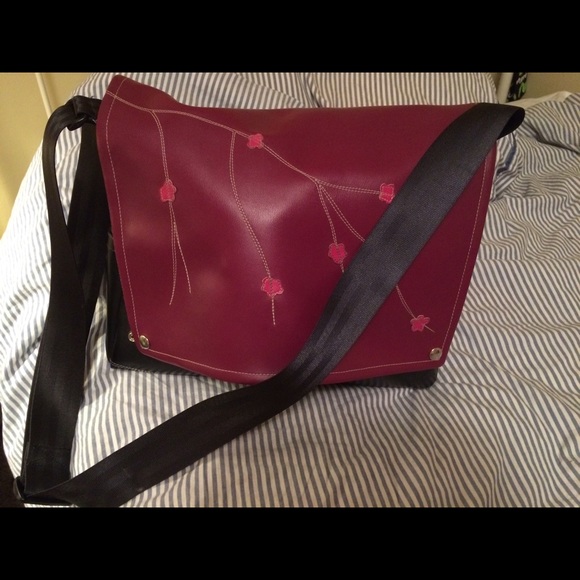 Large Queen Bee Messenger Bag