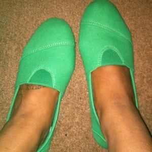 Green flat shoes.