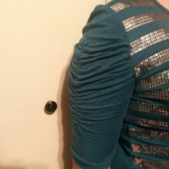 Top - Picture 2 of 4