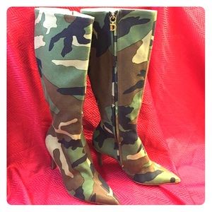 MAKE ME AN OFFER. Christian Dior camouflage boot