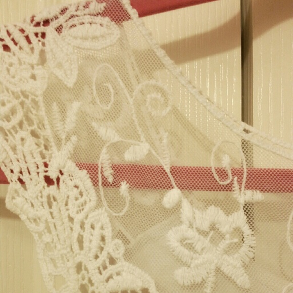 White lace Top - Picture 3 of 3