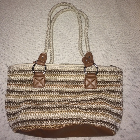 Neutral crocheted small handbag.