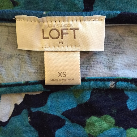 🚫Donated🚫 Ann Taylor LOFT Floral Camisole 🌻 - Picture 3 of 4