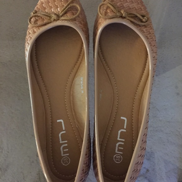 Ballet flats