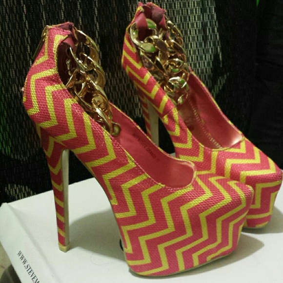 Size 10 fits like 9 1/2 pink and yellow pump