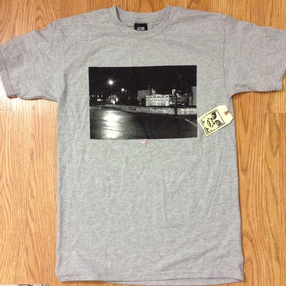Obey tee. Sz small in guys !
