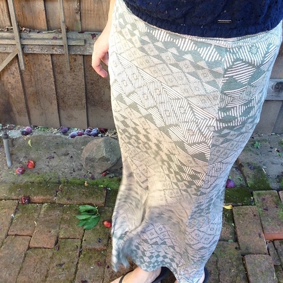 Olive green and beige patterned maxi skirt - Picture 1 of 2