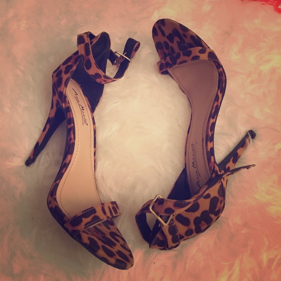 CHEETAH STRAPPY HEELS SZ 8!