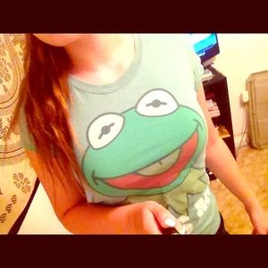 IRISH KERMIT KISS ME SHIRT