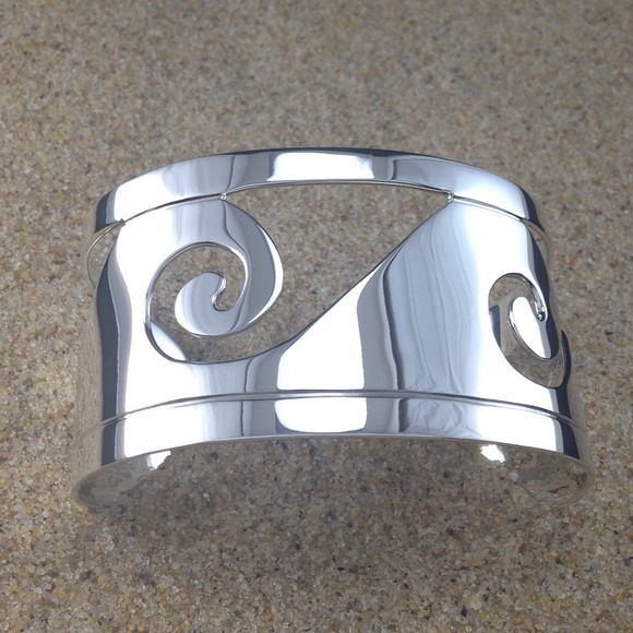 Wave Cuff - Picture 3 of 3