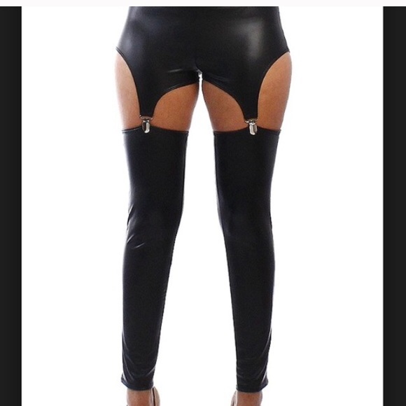 Suspended leggings