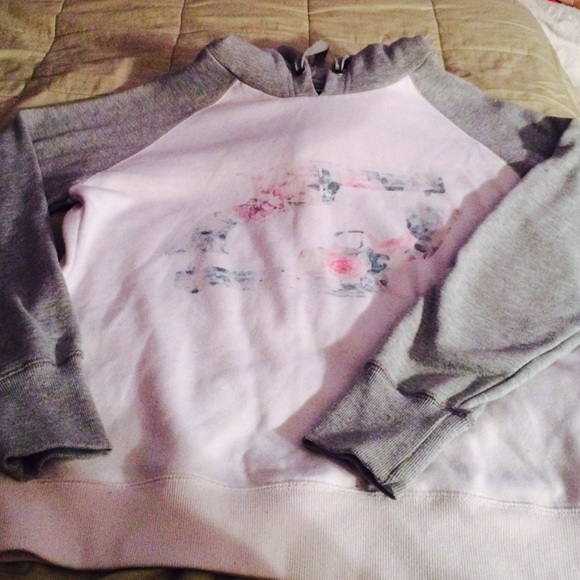 Sweatshirt with flowery-guns