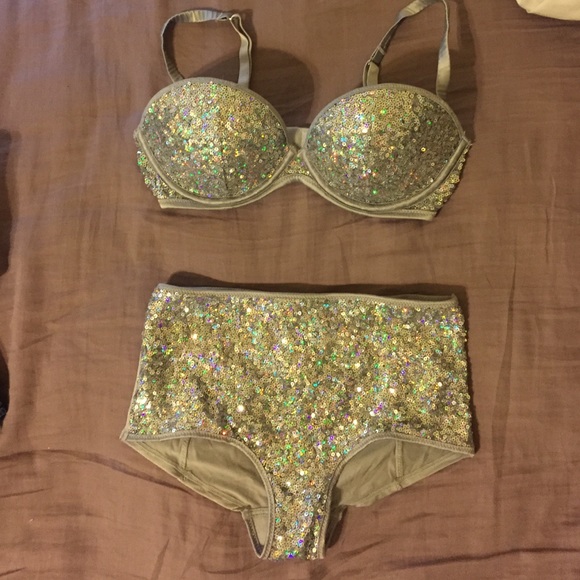 Silver glittery bra/panty set