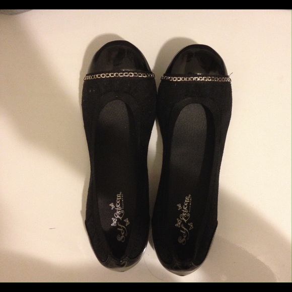 Self Asteem Brand Flats