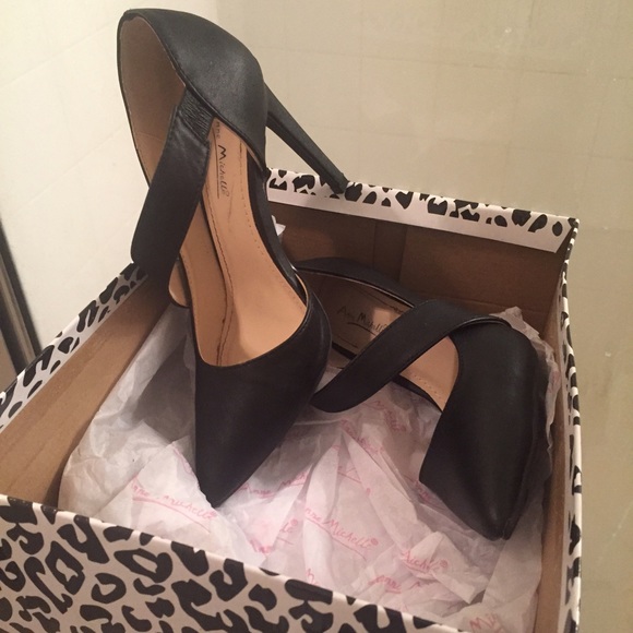 Slanted Strap Black Pumps