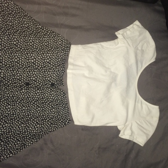 Lightly worn white Brandy Melville crop-top ✨